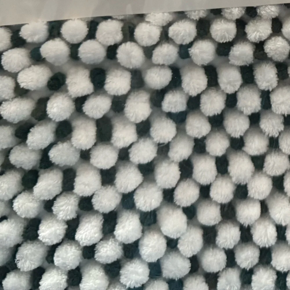Room Essentials Chenille Bath Mat Set in Green and White NWT